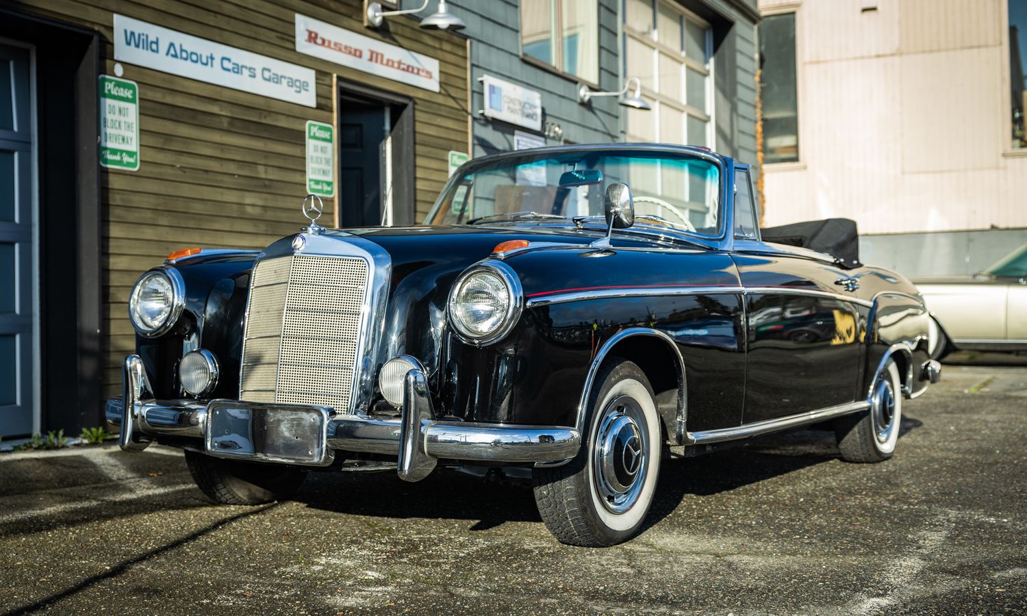 1957 Mercedes-Benz 220S Cabriolet Black Exterior