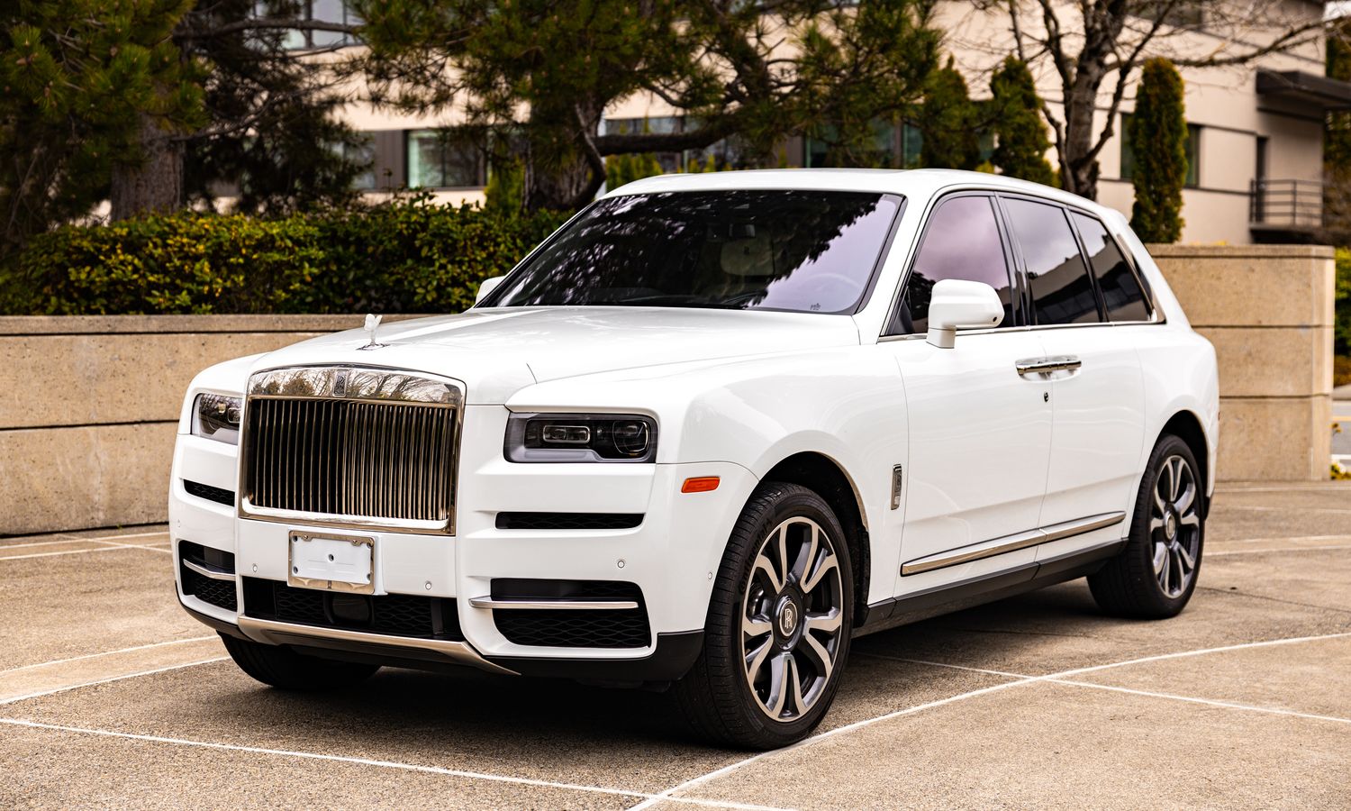 2022 Rolls-Royce Cullinan Arctic White Exterior
