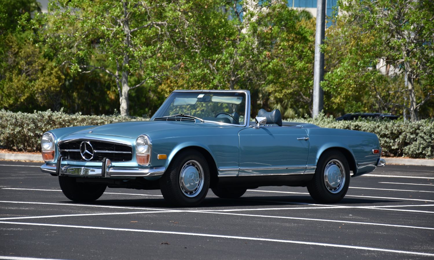 1971 Mercedes-Benz 280SL Pagoda Horizon Blue Exterior