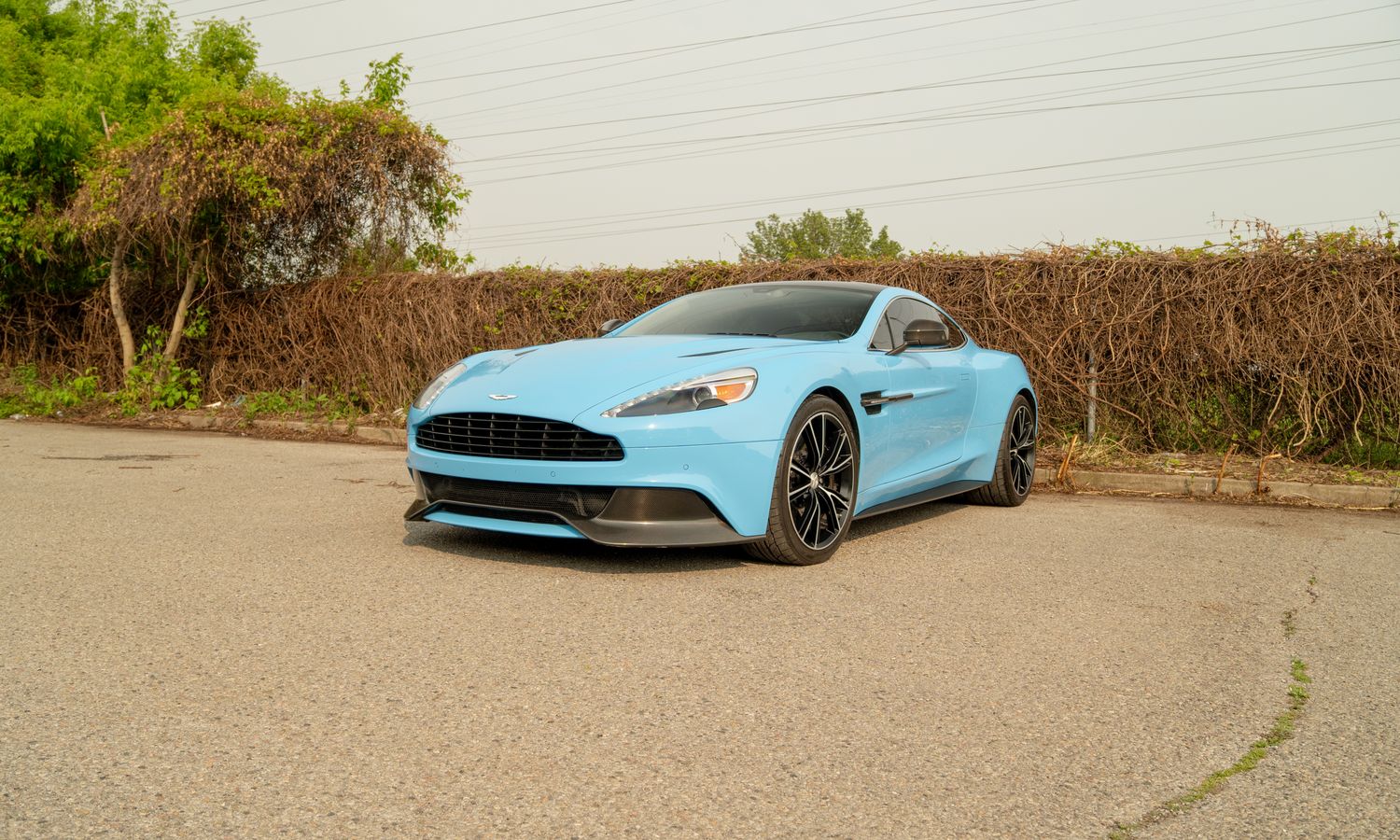 2014 Aston-Martin Vanquish Flugplatz Blue Exterior