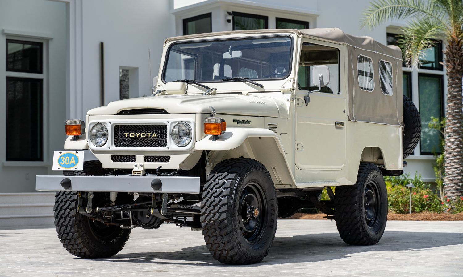 1982 Toyota Land Cruiser FJ43 White Exterior