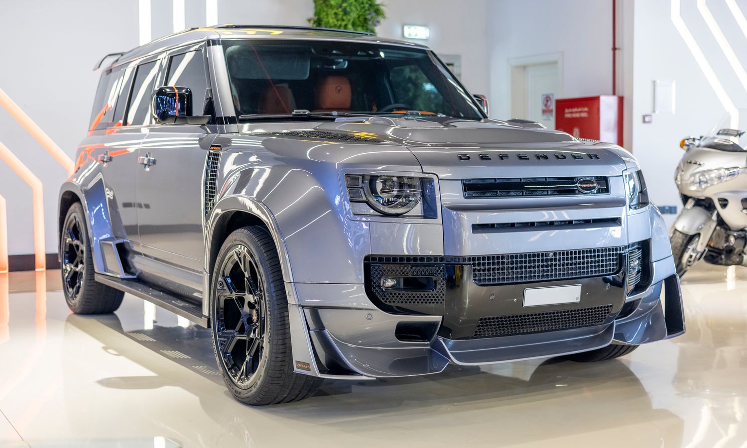 2023 Land Rover Defender P400 - VENUUM EDITION 1/99 Eiger Grey Exterior