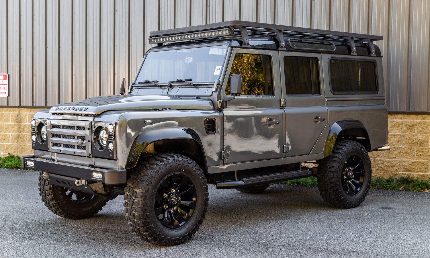 1985 Land Rover Defender 110  Exterior