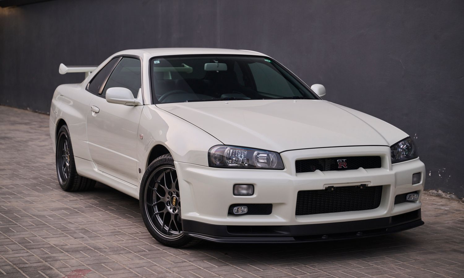 2001 Nissan Skyline GT-R R34 M-Spec Pearl White Exterior