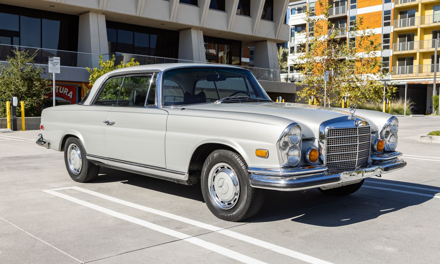 1970 Mercedes-Benz 280SE Silver Grey metallic Exterior