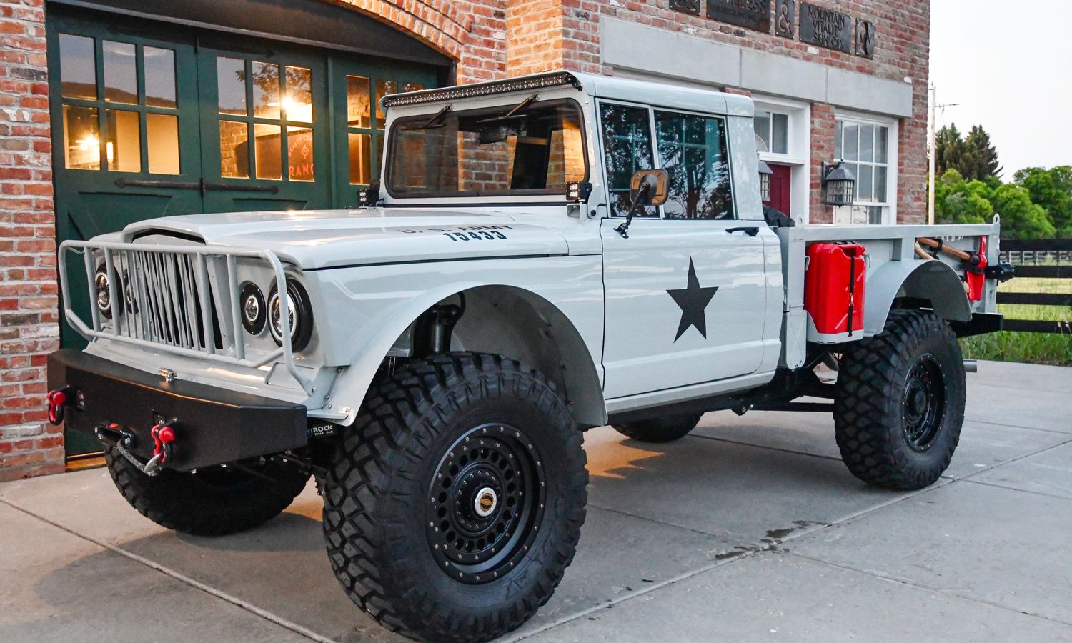 1967 Kaiser Jeep M715 US Military Gray Exterior