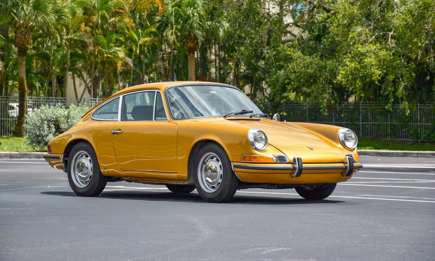 1971 Porsche 911 T Gold Metallic Exterior