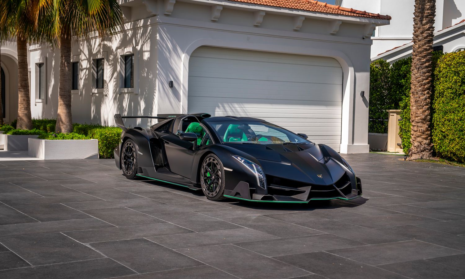 2015 Lamborghini Veneno Roadster Nero Exterior