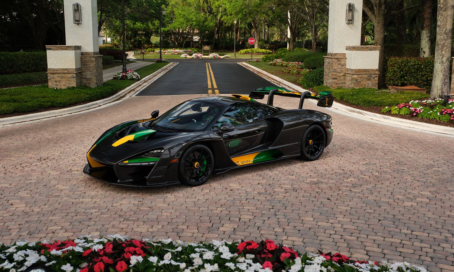 2019 McLaren Senna XP Home Victory Edition Black Carbon/Green/Yellow Exterior