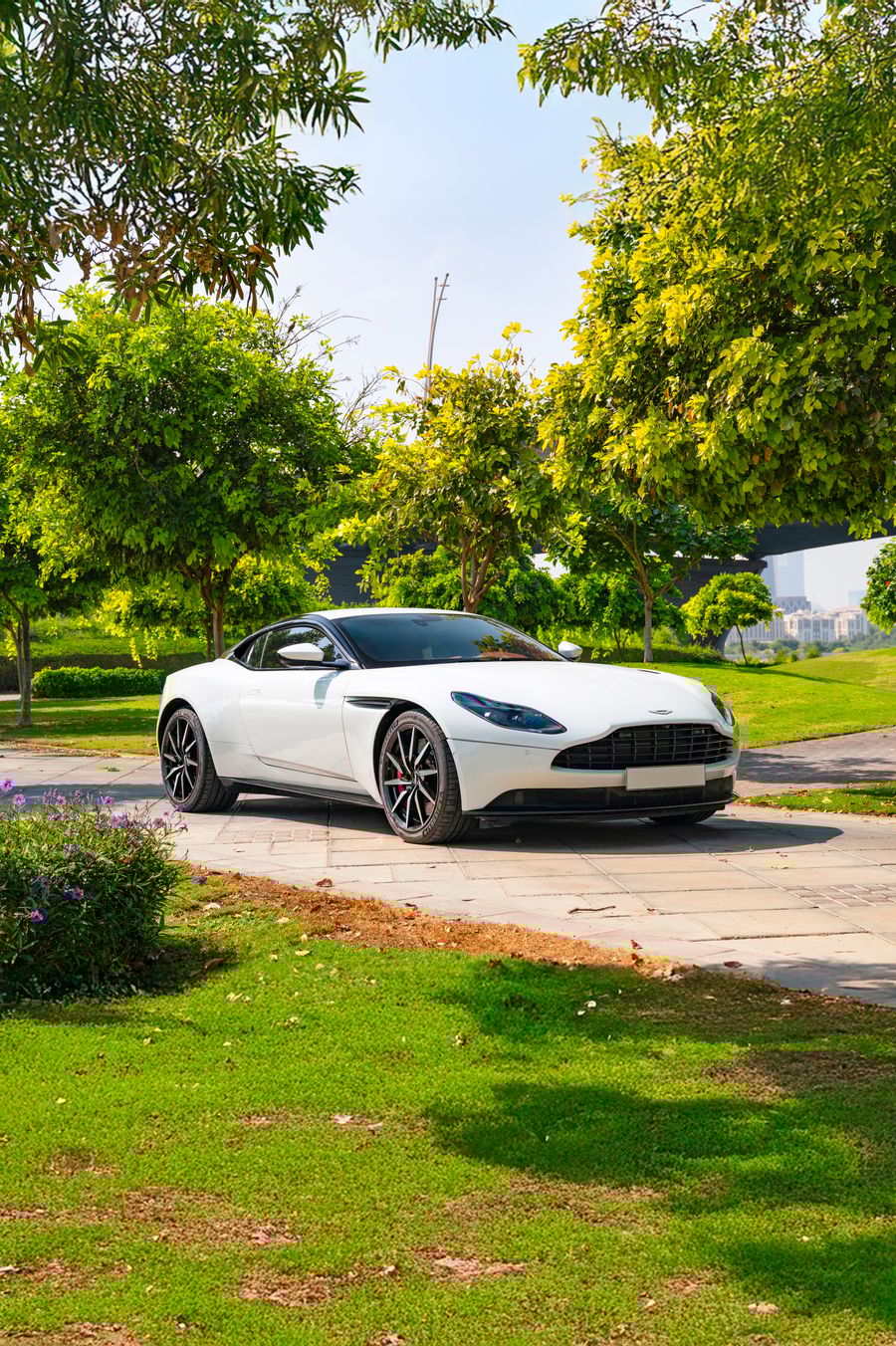 2019 Aston Martin DB11 V8 Thumbnail