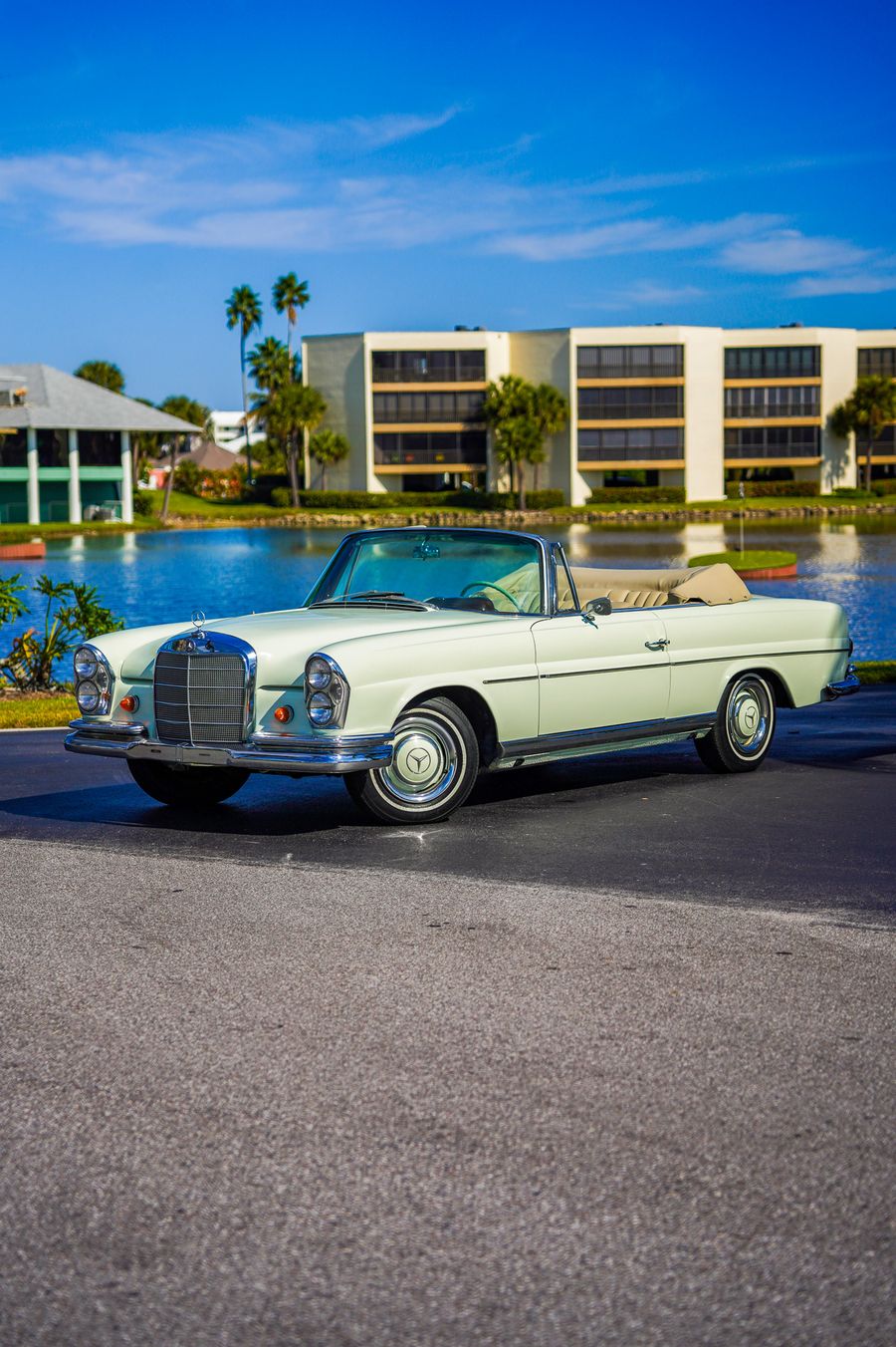 1966 Mercedes-Benz 250SE Convertible Thumbnail