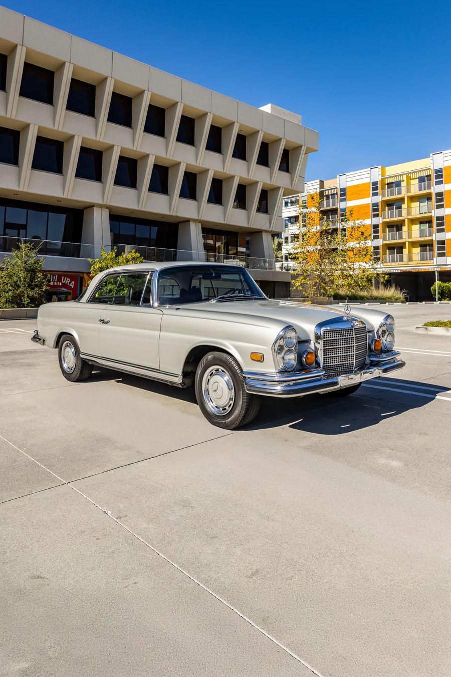1970 Mercedes-Benz 280SE Thumbnail