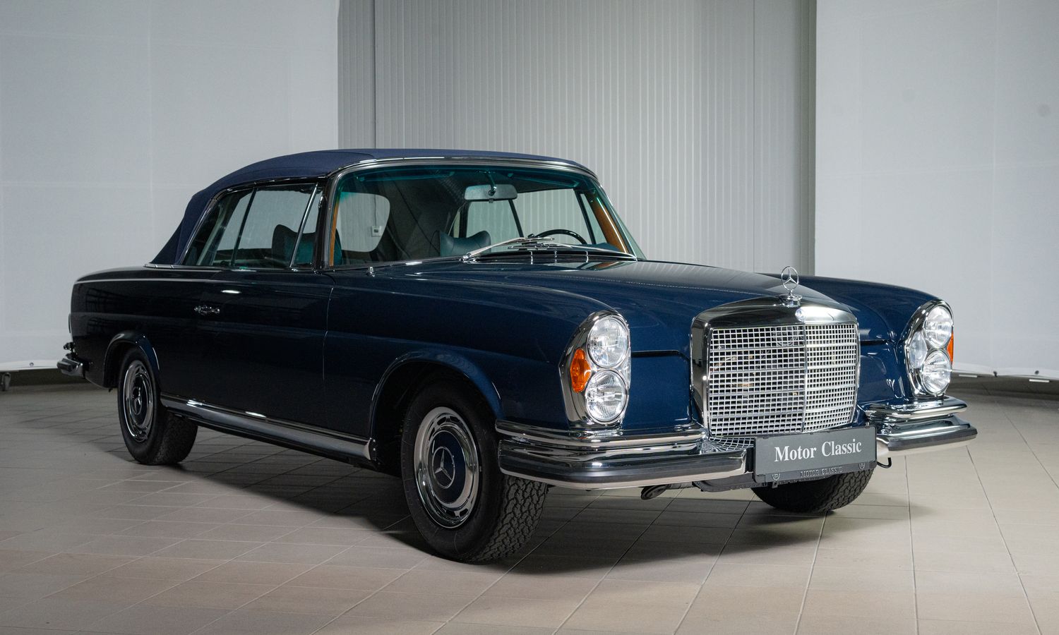 1970 Mercedes-Benz 280SE 3.5 Convertible Dark Blue Exterior
