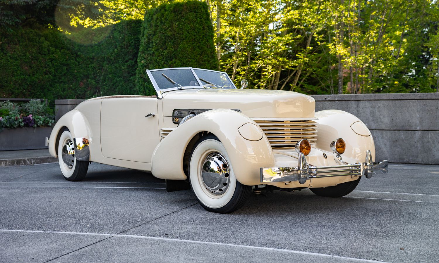 1937 Cord Convertible Cigarette Cream Exterior