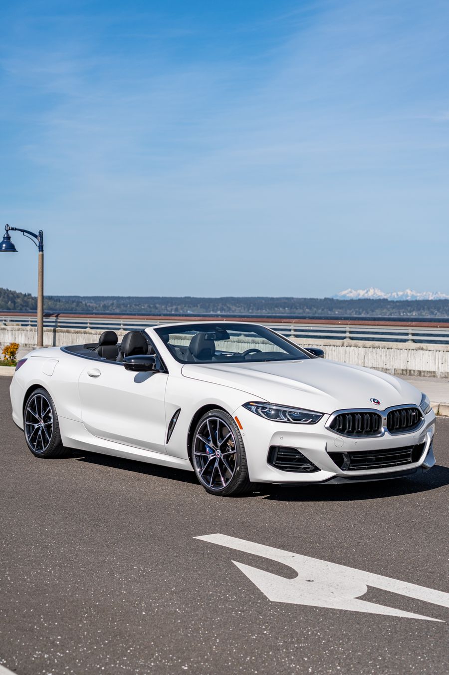 2023 BMW M850 ix Convertible Thumbnail
