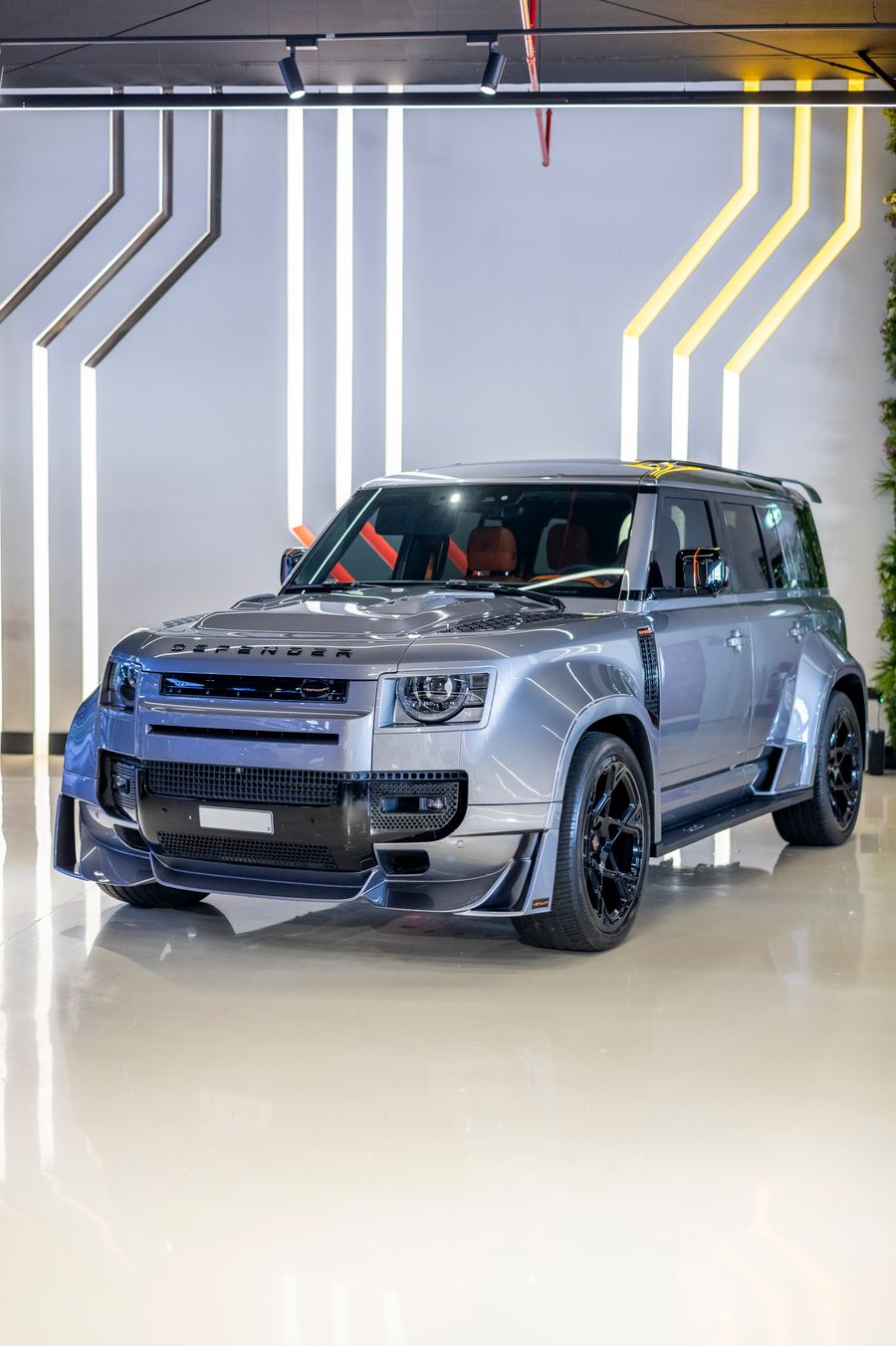 2023 Land Rover Defender P400 - VENUUM EDITION 1/99 Thumbnail
