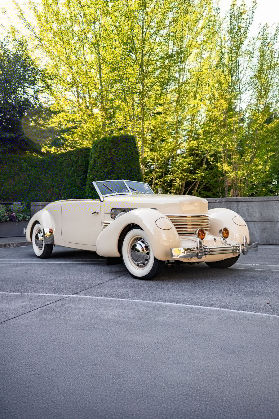 1937 Cord Convertible Thumbnail